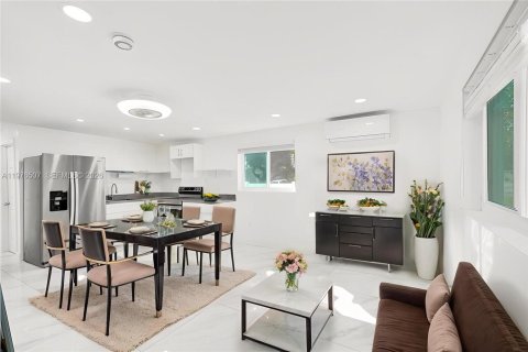 Immobilier commercial à vendre à Hollywood, Floride: 233.28 m2 № 2041481 - photo 7