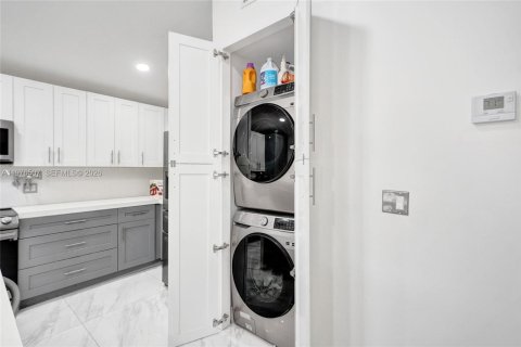 Immobilier commercial à vendre à Hollywood, Floride: 233.28 m2 № 2041481 - photo 12