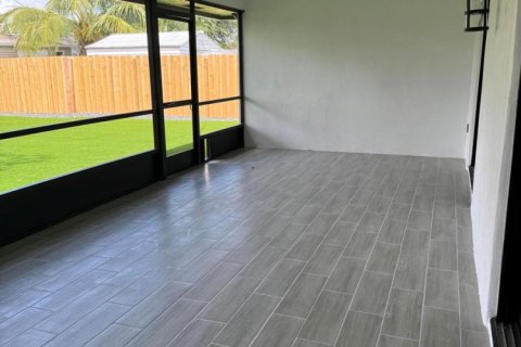House in Royal Palm Beach, Florida 3 bedrooms, 175.31 sq.m. № 2082914 - photo 12