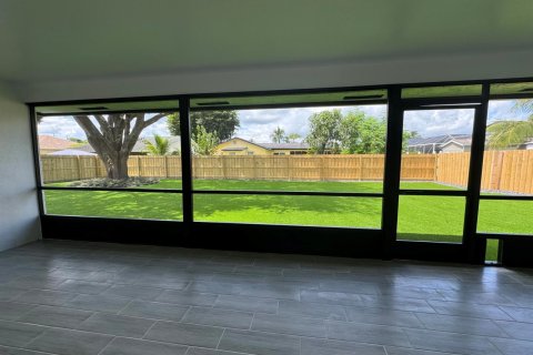 House in Royal Palm Beach, Florida 3 bedrooms, 175.31 sq.m. № 2082914 - photo 13