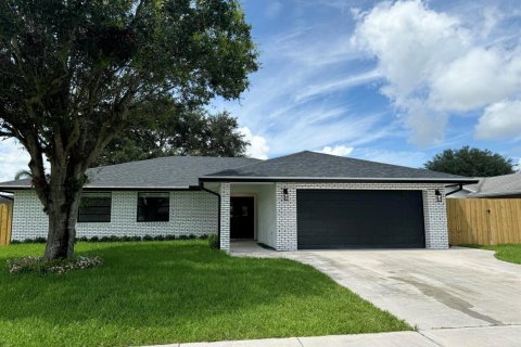 House in Royal Palm Beach, Florida 3 bedrooms, 175.31 sq.m. № 2082914