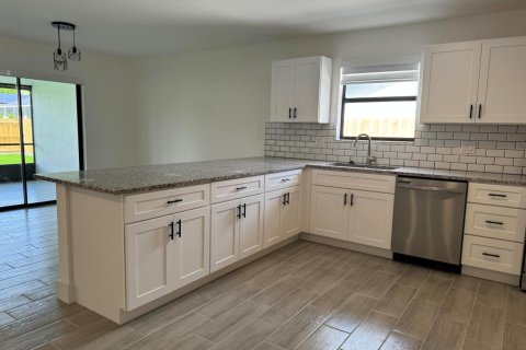 House in Royal Palm Beach, Florida 3 bedrooms, 175.31 sq.m. № 2082914 - photo 4