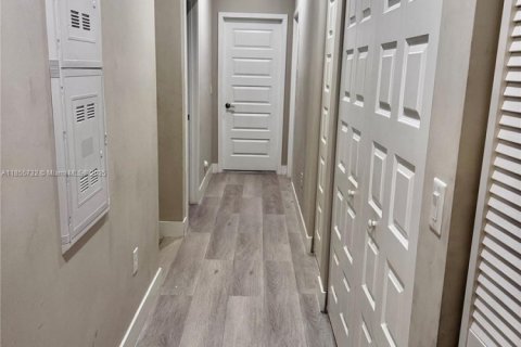 Снять в аренду таунхаус в Дорал, Флорида 4 спальни, 187.66м2, № 1977604 - фото 10