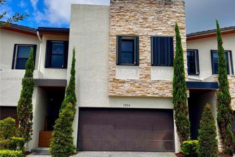 Снять в аренду таунхаус в Дорал, Флорида 4 спальни, 187.66м2, № 1977604 - фото 21