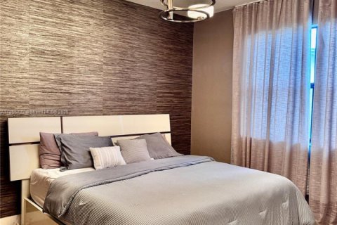 Снять в аренду таунхаус в Дорал, Флорида 4 спальни, 187.66м2, № 1977604 - фото 12