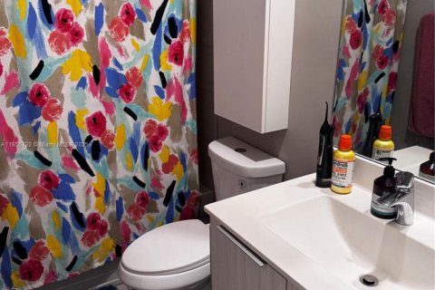 Снять в аренду таунхаус в Дорал, Флорида 4 спальни, 187.66м2, № 1977604 - фото 19