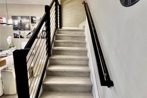 Снять в аренду таунхаус в Дорал, Флорида 4 спальни, 187.66м2, № 1977604 - фото 9