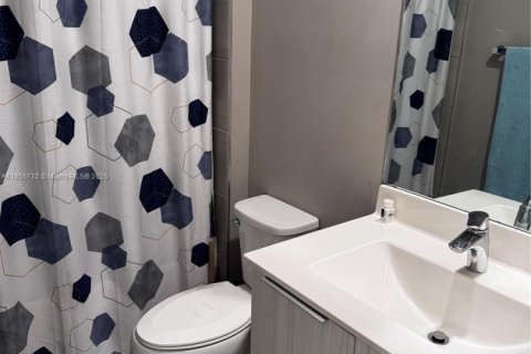 Снять в аренду таунхаус в Дорал, Флорида 4 спальни, 187.66м2, № 1977604 - фото 17