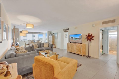 Copropriété à vendre à Miami Beach, Floride: 2 chambres, 116.41 m2 № 1982241 - photo 14