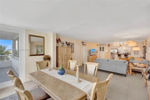 Copropriété à vendre à Miami Beach, Floride: 2 chambres, 116.41 m2 № 1982241 - photo 18