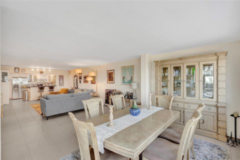 Copropriété à vendre à Miami Beach, Floride: 2 chambres, 116.41 m2 № 1982241 - photo 19