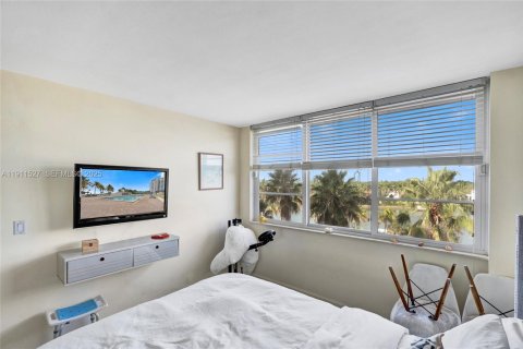 Copropriété à vendre à Miami Beach, Floride: 2 chambres, 116.41 m2 № 1982241 - photo 27