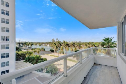 Copropriété à vendre à Miami Beach, Floride: 2 chambres, 116.41 m2 № 1982241 - photo 21