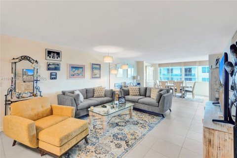 Copropriété à vendre à Miami Beach, Floride: 2 chambres, 116.41 m2 № 1982241 - photo 17