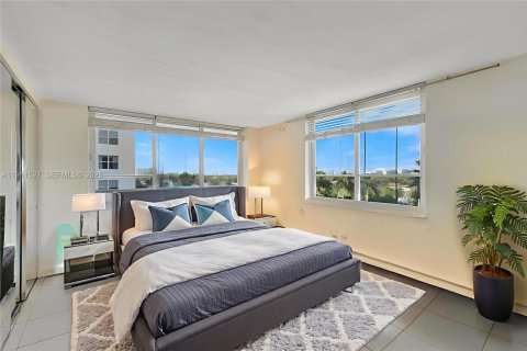 Copropriété à vendre à Miami Beach, Floride: 2 chambres, 116.41 m2 № 1982241 - photo 2