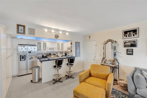 Copropriété à vendre à Miami Beach, Floride: 2 chambres, 116.41 m2 № 1982241 - photo 15