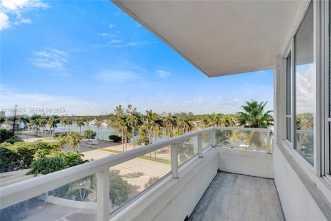 Copropriété à vendre à Miami Beach, Floride: 2 chambres, 116.41 m2 № 1982241 - photo 12