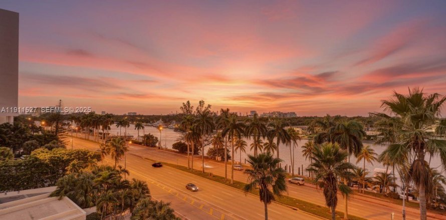 Condo à Miami Beach, Floride, 2 chambres  № 1982241