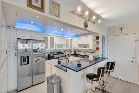 Copropriété à vendre à Miami Beach, Floride: 2 chambres, 116.41 m2 № 1982241 - photo 16