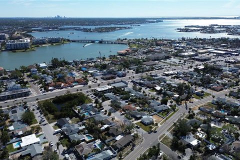 Casa en venta en Saint Pete Beach, Florida, 2 dormitorios, 105.17 m2 № 1724497 - foto 3