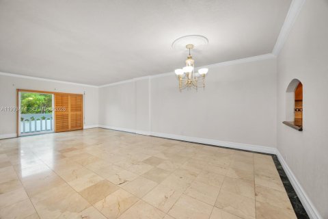 Condominio en alquiler en Coral Gables, Florida, 2 dormitorios, 114.92 m2 № 2057222 - foto 22