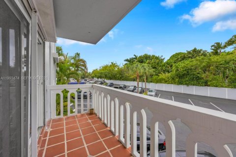 Condominio en alquiler en Coral Gables, Florida, 2 dormitorios, 114.92 m2 № 2057222 - foto 24
