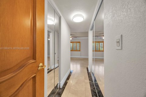 Condominio en alquiler en Coral Gables, Florida, 2 dormitorios, 114.92 m2 № 2057222 - foto 26