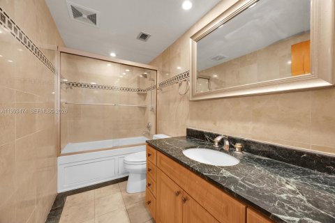 Condominio en alquiler en Coral Gables, Florida, 2 dormitorios, 114.92 m2 № 2057222 - foto 13