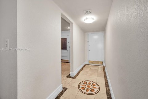 Condominio en alquiler en Coral Gables, Florida, 2 dormitorios, 114.92 m2 № 2057222 - foto 9