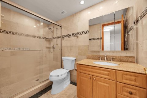 Condominio en alquiler en Coral Gables, Florida, 2 dormitorios, 114.92 m2 № 2057222 - foto 15