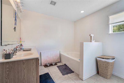 Купить виллу или дом в Порт-Сент-Луси, Флорида 4 спальни, 207.92м2, № 1947575 - фото 11