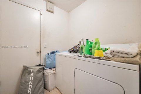 Купить виллу или дом в Порт-Сент-Луси, Флорида 4 спальни, 207.92м2, № 1947575 - фото 15