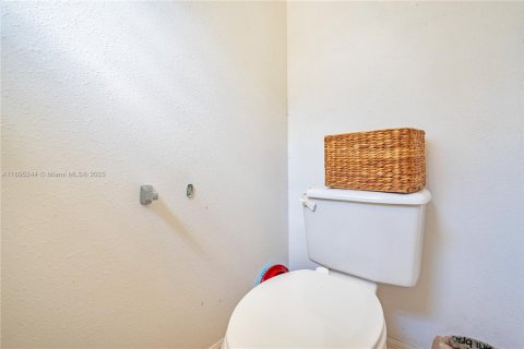 Купить виллу или дом в Порт-Сент-Луси, Флорида 4 спальни, 207.92м2, № 1947575 - фото 12