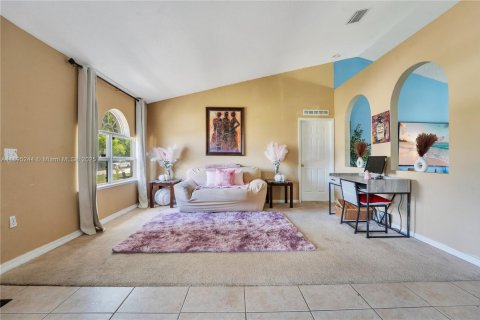 Купить виллу или дом в Порт-Сент-Луси, Флорида 4 спальни, 207.92м2, № 1947575 - фото 2