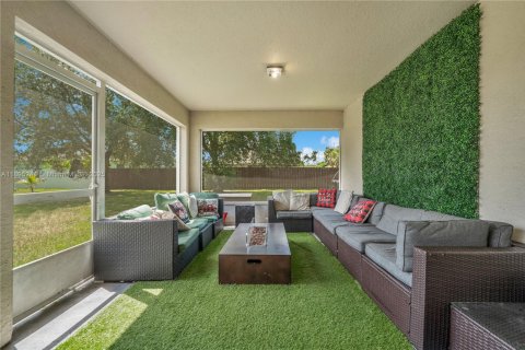 Купить виллу или дом в Порт-Сент-Луси, Флорида 4 спальни, 207.92м2, № 1947575 - фото 17