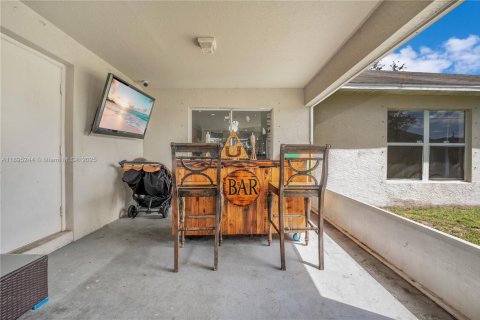 Купить виллу или дом в Порт-Сент-Луси, Флорида 4 спальни, 207.92м2, № 1947575 - фото 16