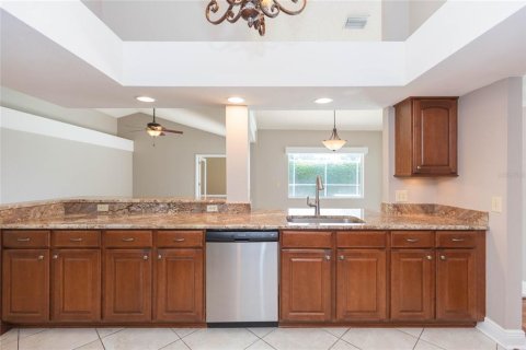House in Brandon, Florida 3 bedrooms, 236.16 sq.m. № 2285387 - photo 16