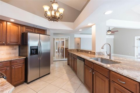 House in Brandon, Florida 3 bedrooms, 236.16 sq.m. № 2285387 - photo 15