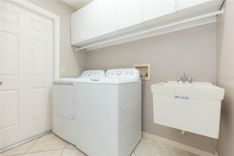 House in Brandon, Florida 3 bedrooms, 236.16 sq.m. № 2285387 - photo 30