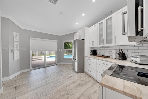 Снять в аренду виллу или дом в Плантация, Флорида 4 спальни, 233.46м2, № 1953915 - фото 5