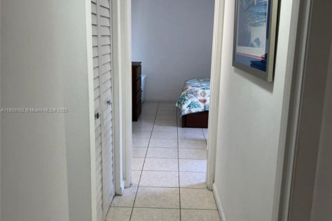 Condominio en venta en Miami, Florida, 1 dormitorio, 70.42 m2 № 1961850 - foto 24
