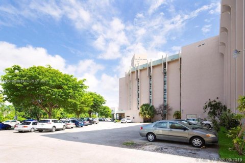 Condominio en venta en Miami, Florida, 1 dormitorio, 70.42 m2 № 1961850 - foto 7