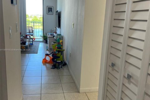 Condominio en venta en Miami, Florida, 1 dormitorio, 70.42 m2 № 1961850 - foto 13