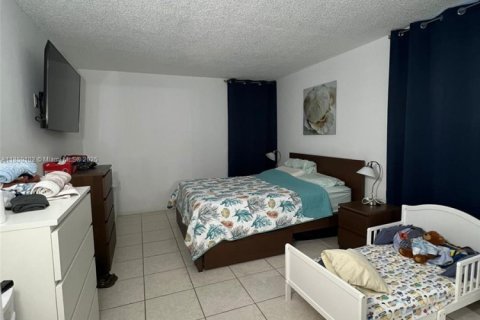 Condominio en venta en Miami, Florida, 1 dormitorio, 70.42 m2 № 1961850 - foto 25