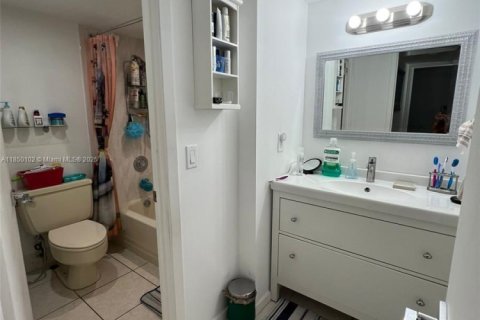 Condominio en venta en Miami, Florida, 1 dormitorio, 70.42 m2 № 1961850 - foto 30
