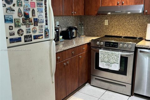 Condominio en venta en Miami, Florida, 1 dormitorio, 70.42 m2 № 1961850 - foto 20