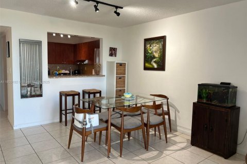 Condominio en venta en Miami, Florida, 1 dormitorio, 70.42 m2 № 1961850 - foto 16