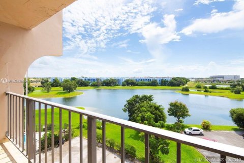 Condominio en venta en Miami, Florida, 1 dormitorio, 70.42 m2 № 1961850 - foto 23