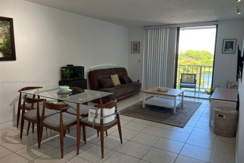 Condominio en venta en Miami, Florida, 1 dormitorio, 70.42 m2 № 1961850 - foto 14