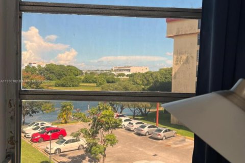 Condominio en venta en Miami, Florida, 1 dormitorio, 70.42 m2 № 1961850 - foto 29